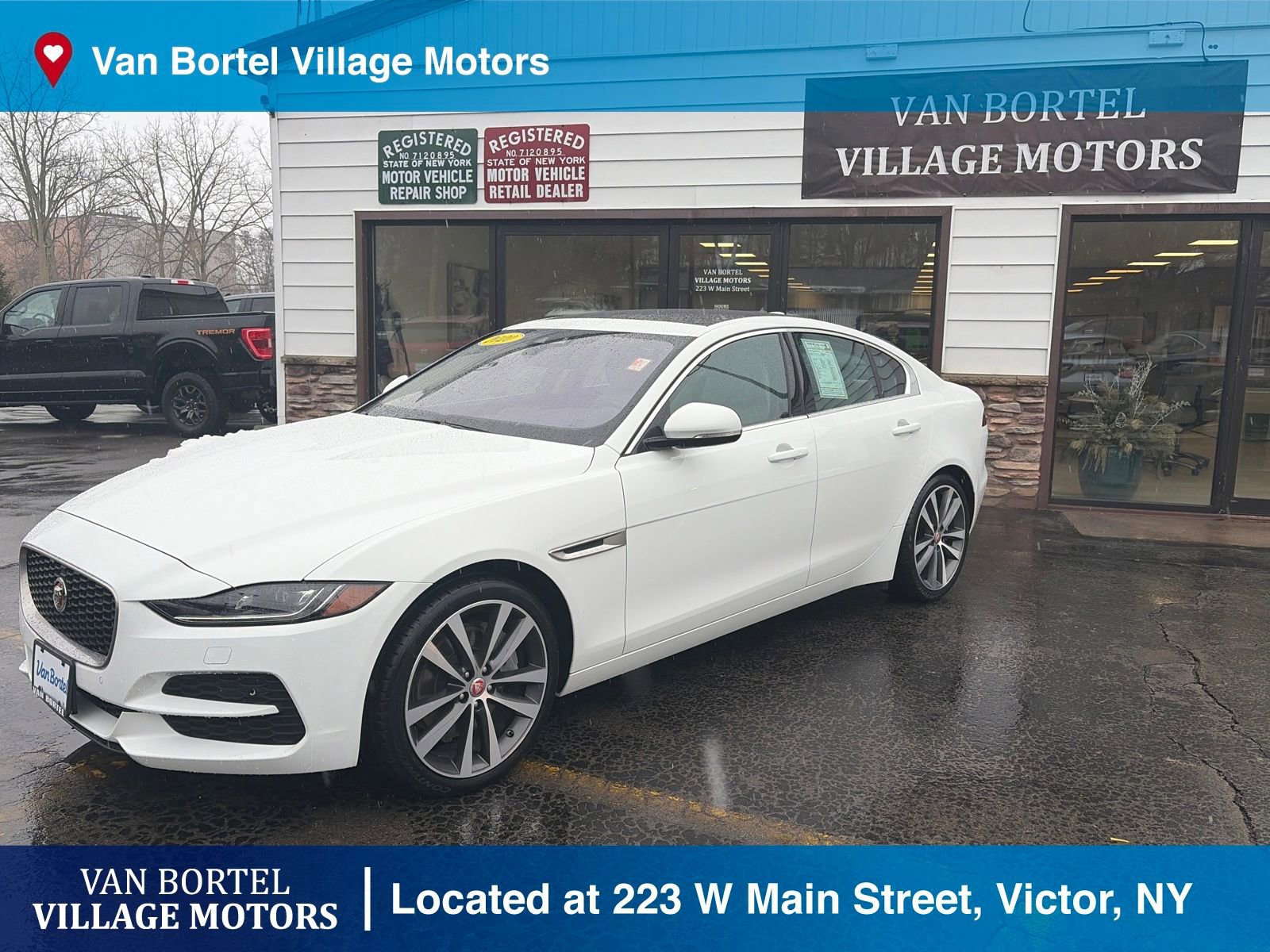 Used 2020 Jaguar XE S image 1