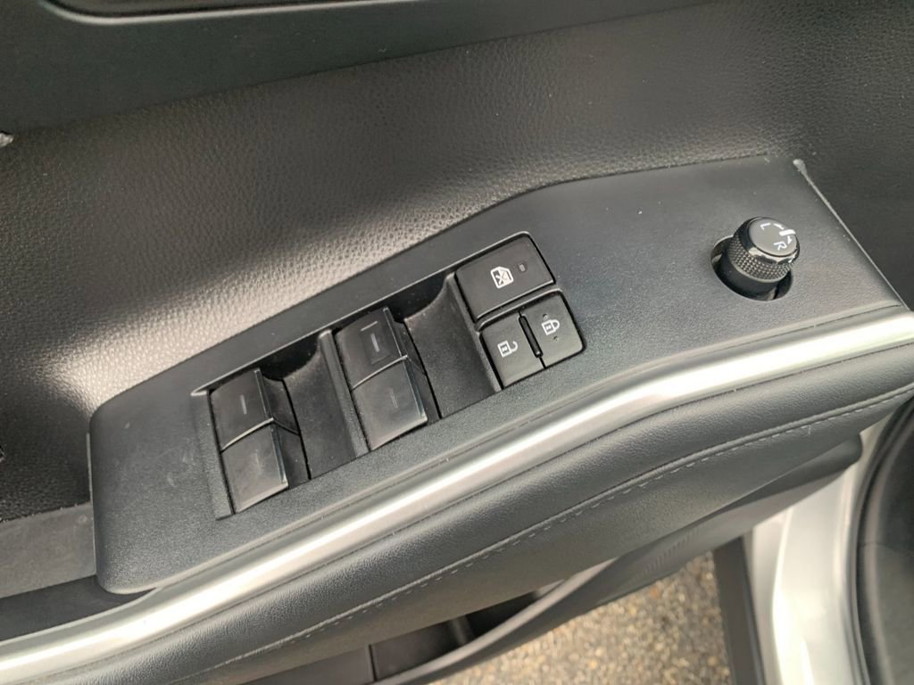 Used 2023 Toyota Highlander LE image 13