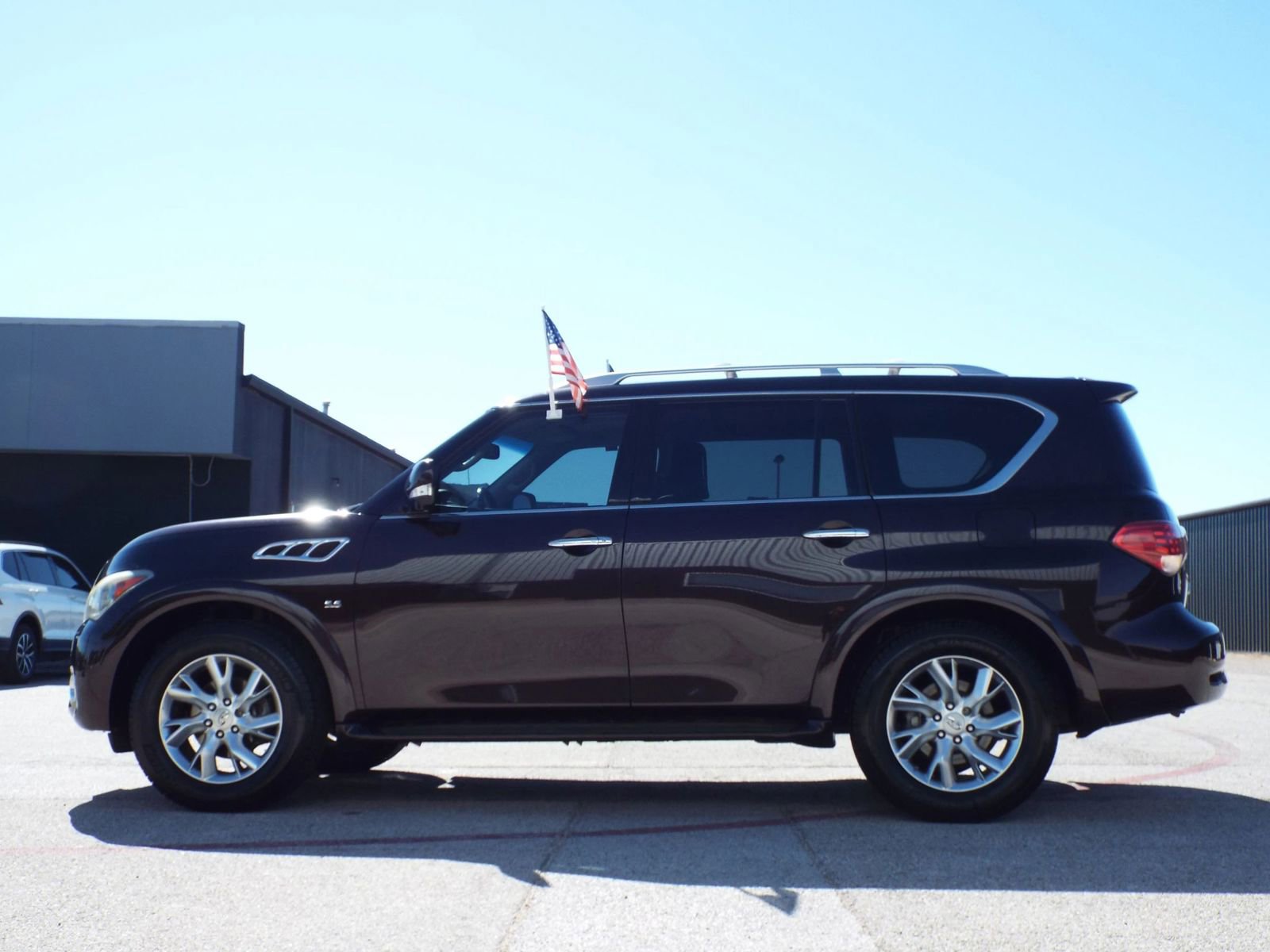Used 2014 INFINITI QX80 4WD w/ Deluxe Touring Package image 8