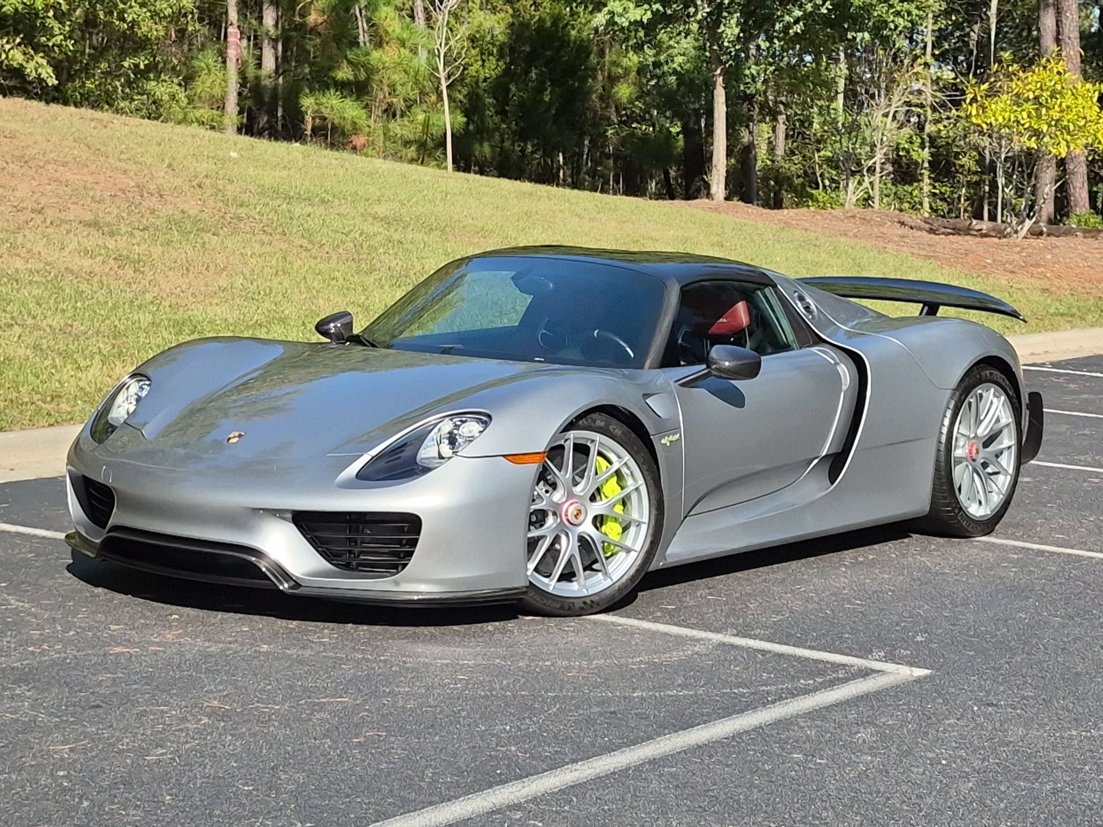 Used 2015 Porsche 918 Spyder AWD/4WD image 1