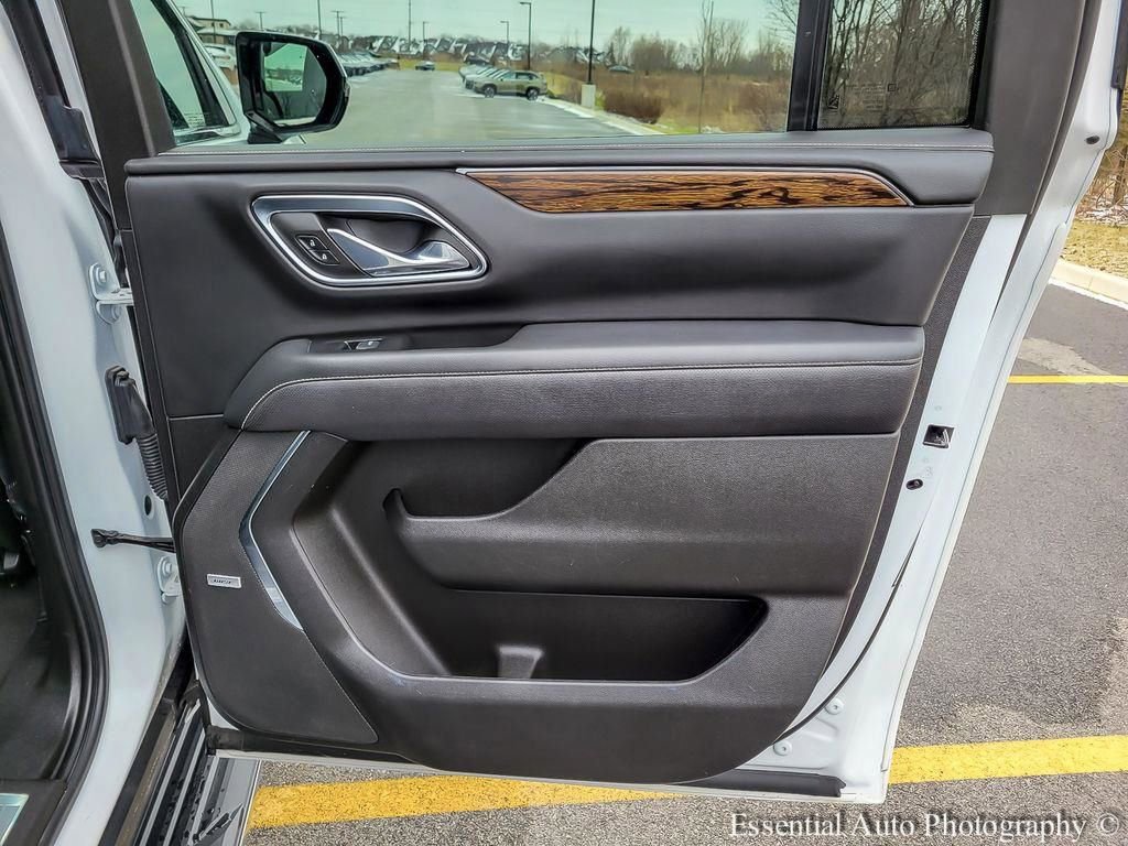 Used 2023 Chevrolet Suburban Premier image 30
