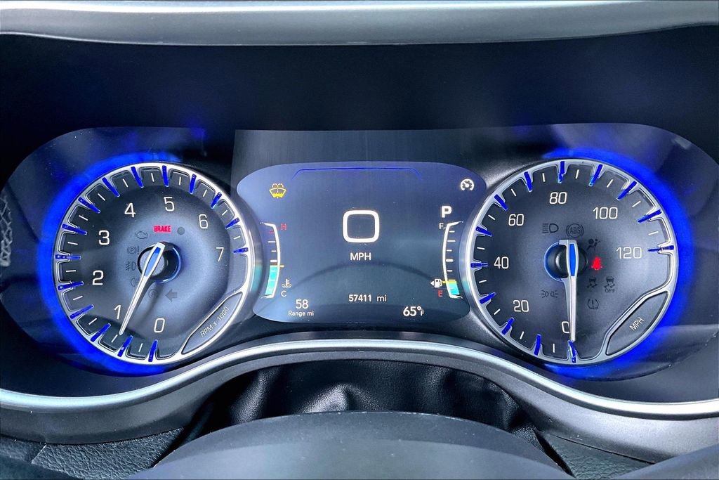 Used 2024 Chrysler Pacifica Touring-L FWD image 23