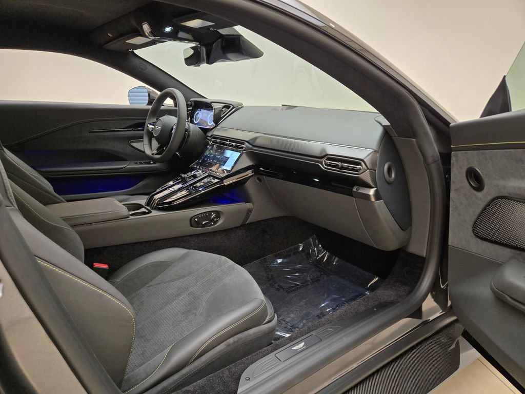 New 2025 Aston Martin V8 Vantage Coupe RWD image 21