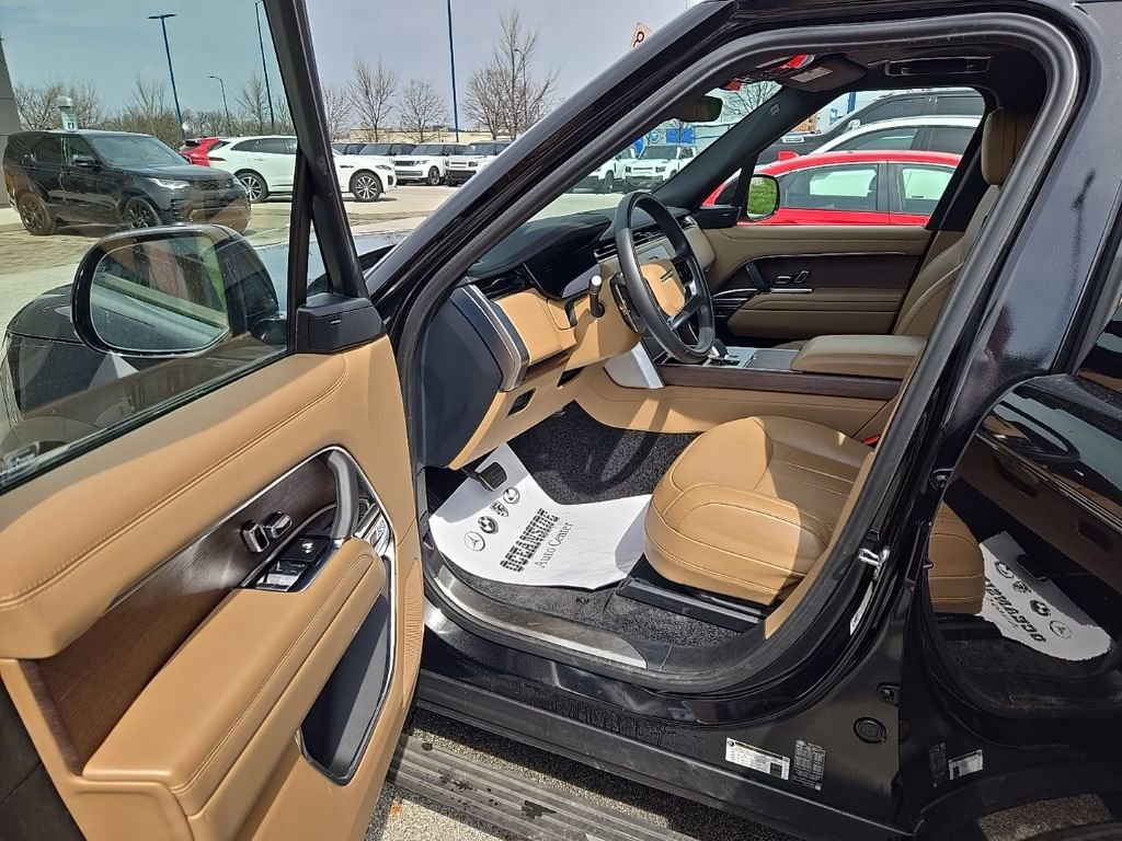 Certified 2024 Land Rover Range Rover SE image 16