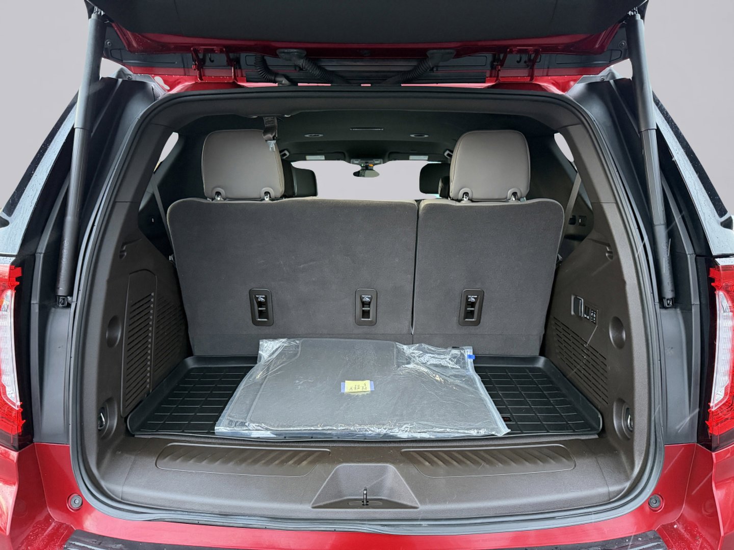 Used 2022 GMC Yukon SLT w/ SLT Luxury Package image 22