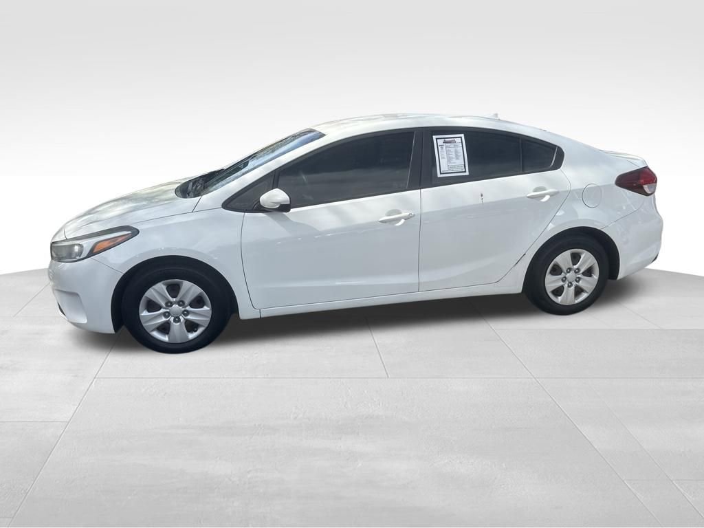 Used 2017 Kia Forte LX image 4