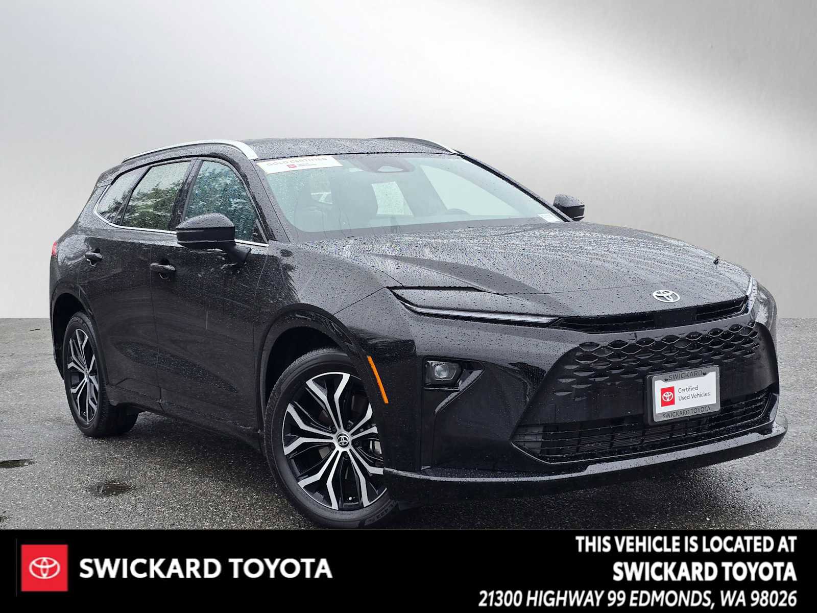 Used 2025 Toyota Crown Signia XLE image 1