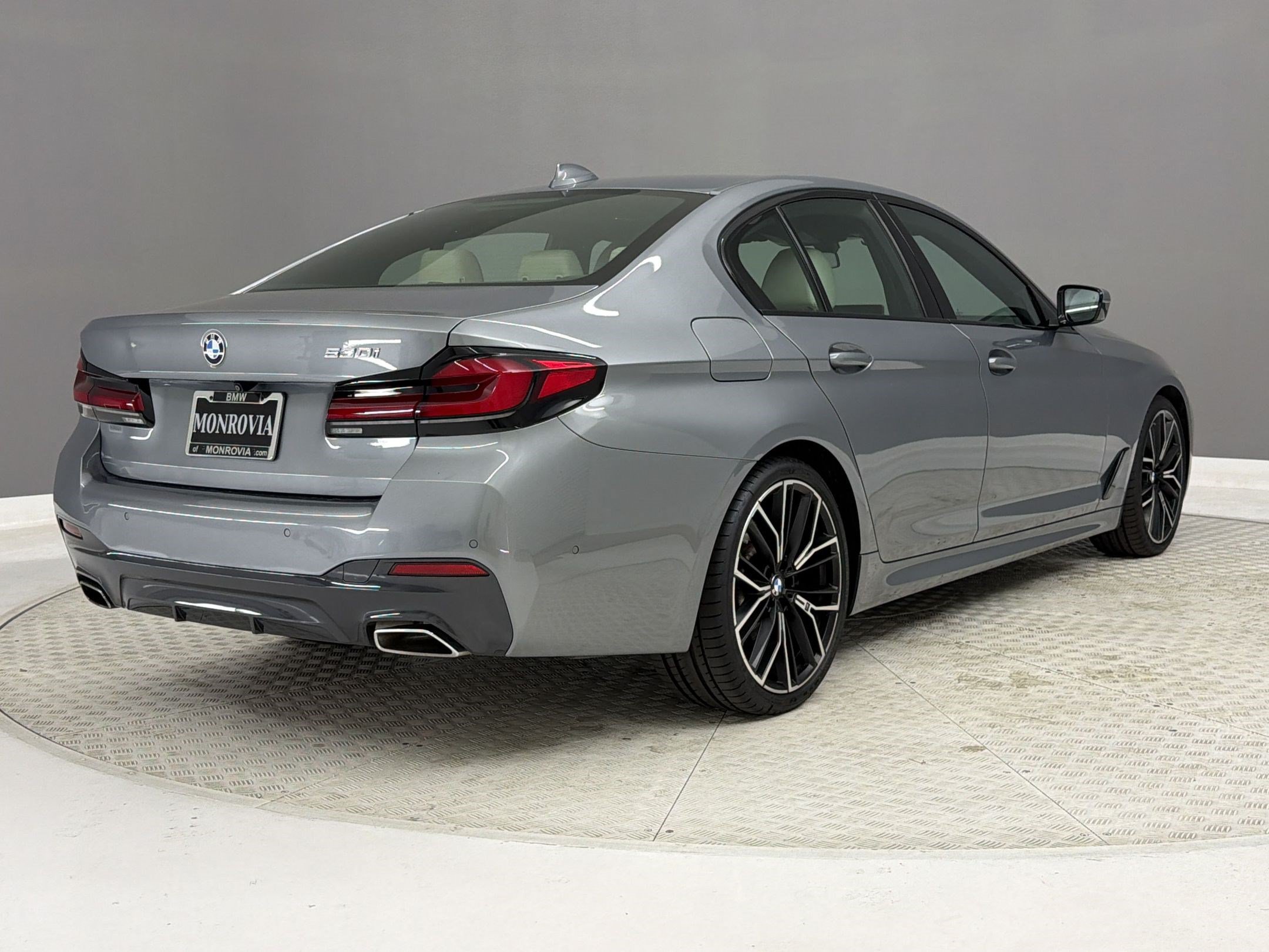 Used 2023 BMW 530i w/ M Sport Package RWD image 9