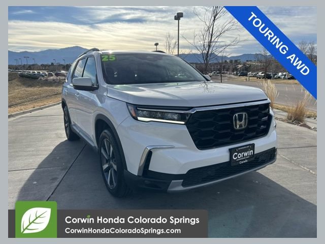 Used 2025 Honda Pilot Touring image 1