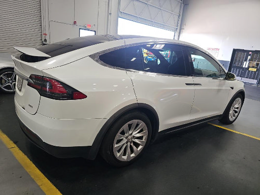 Used 2018 Tesla Model X 75D AWD/4WD image 2