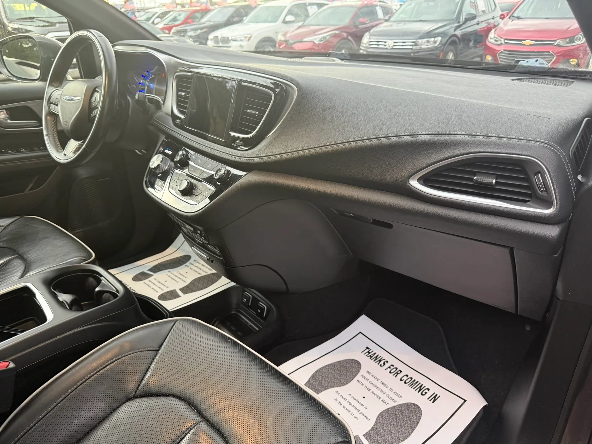 Used 2019 Chrysler Pacifica Limited w/ Advanced Safetytec Group FWD image 13