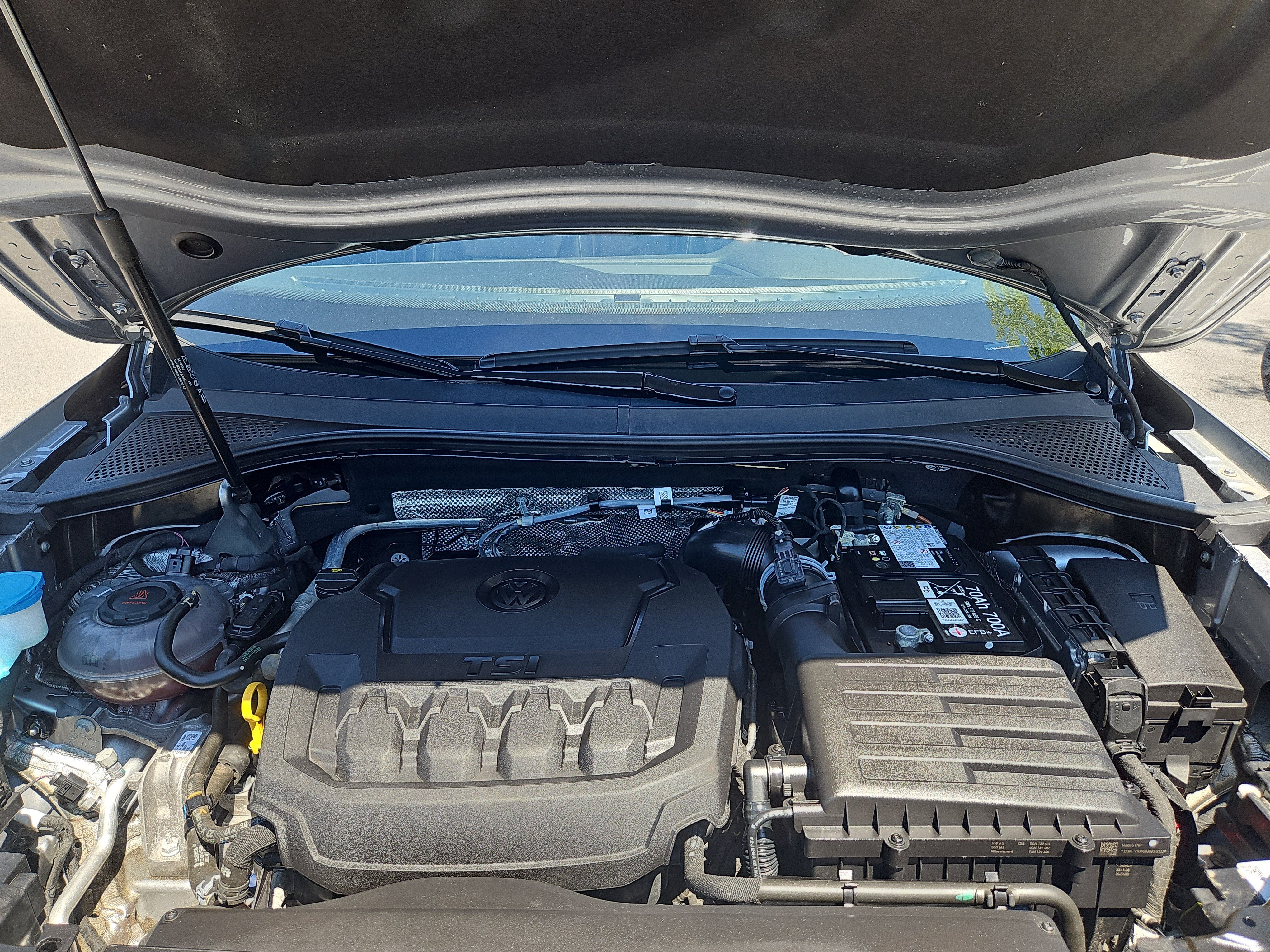 Certified 2024 Volkswagen Tiguan SE R-Line AWD/4WD image 34