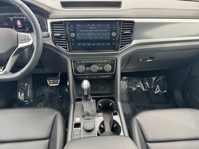 Used 2022 Volkswagen Atlas Cross Sport SEL R-Line AWD/4WD image 2