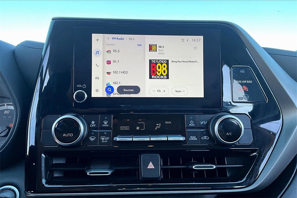 Used 2024 Toyota Highlander LE image 32