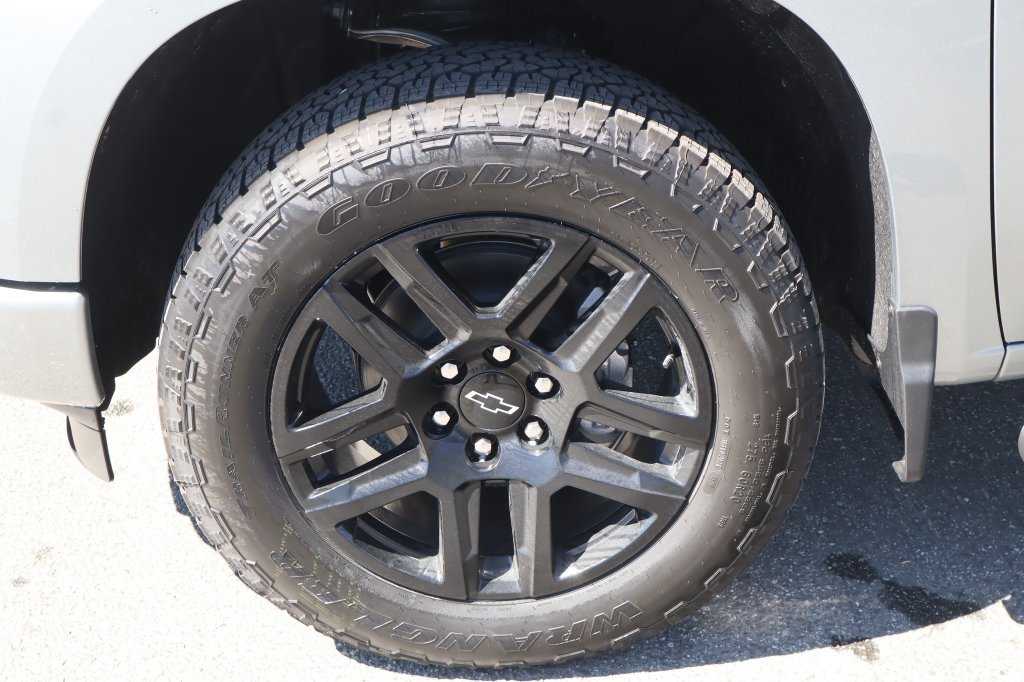 New 2026 Chevrolet Silverado 1500 Custom w/ Turbomax Blackout Package AWD/4WD image 17