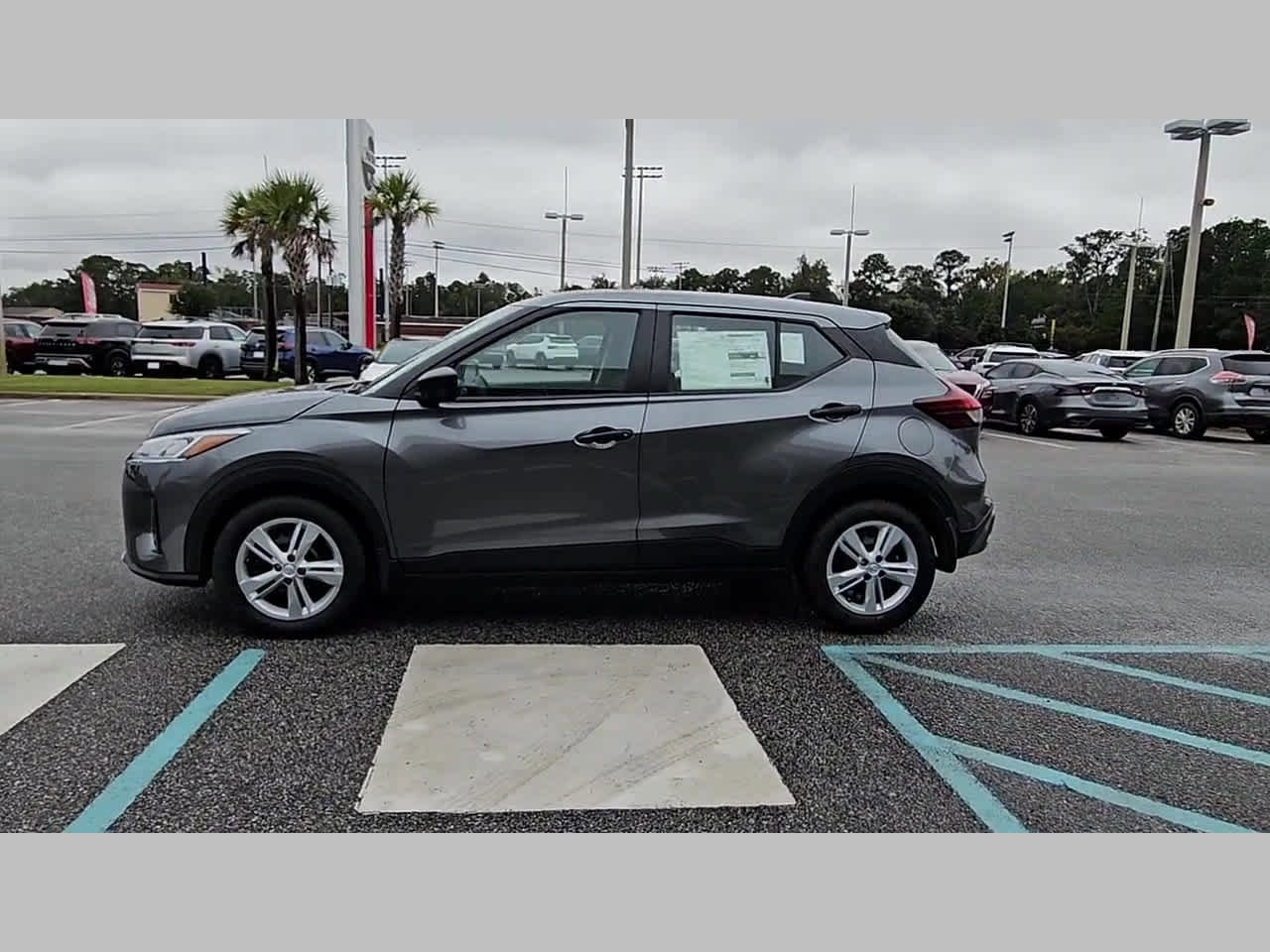 New 2025 Nissan Kicks Play S image 25