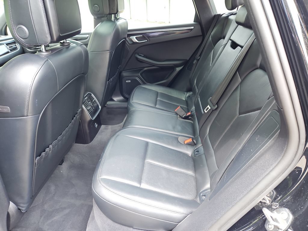 Used 2021 Porsche Macan AWD/4WD image 39