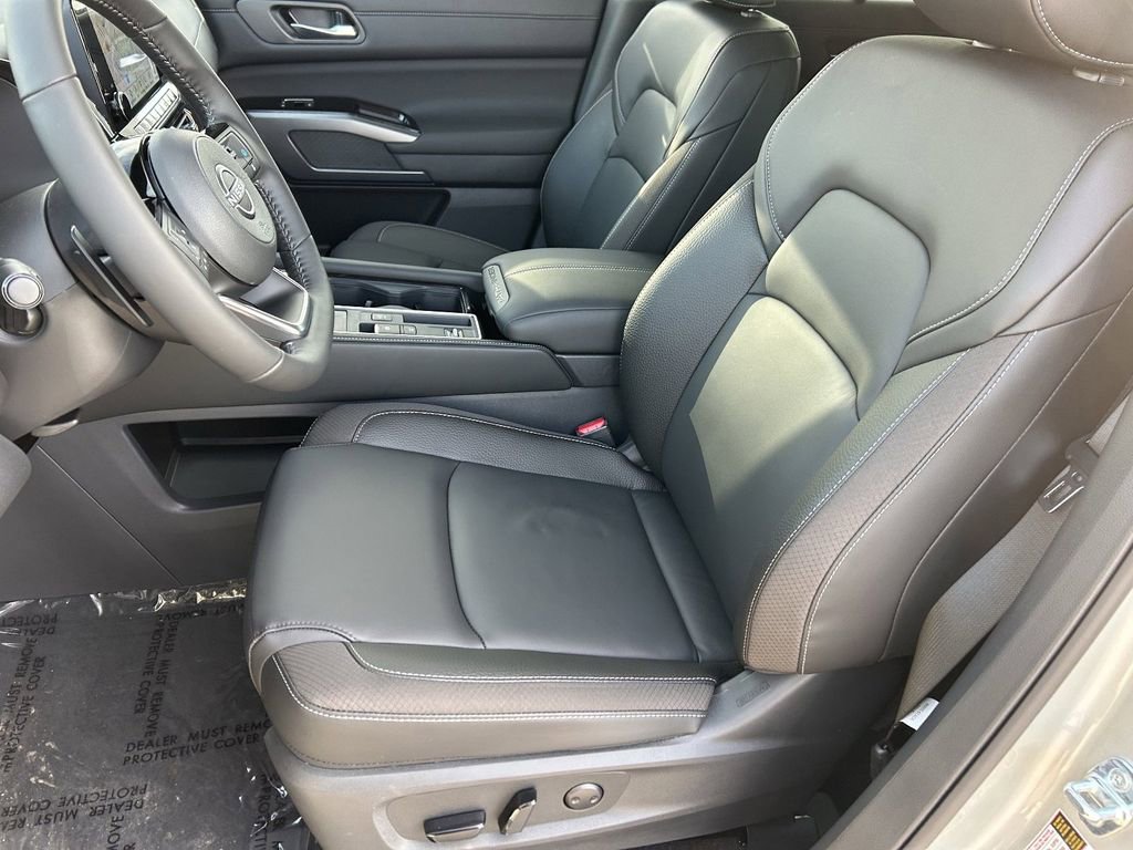 New 2025 Nissan Pathfinder SL image 17