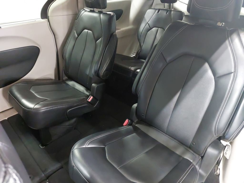 Used 2024 Chrysler Pacifica Touring-L FWD image 13