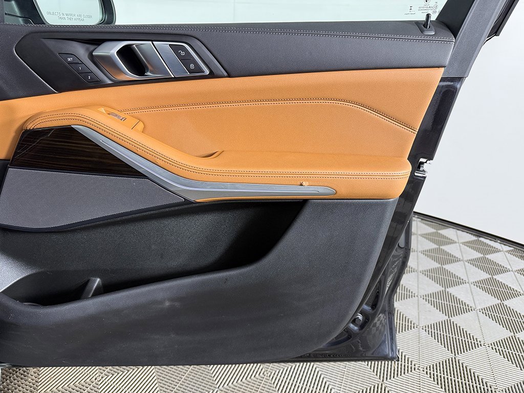 Used 2023 BMW X7 xDrive40i w/ Premium Package image 25