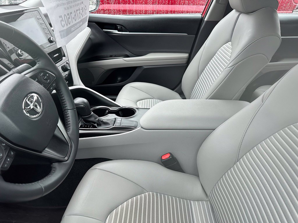 Used 2024 Toyota Camry SE w/ Convenience Package FWD image 9