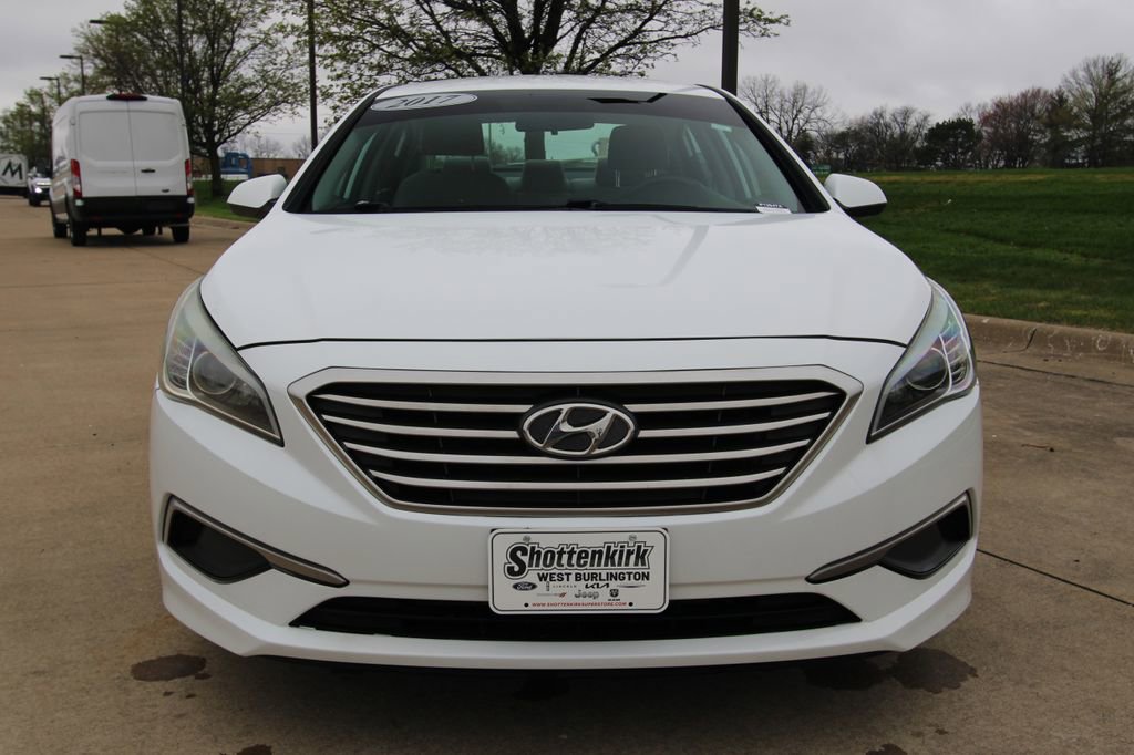 Used 2017 Hyundai Sonata SE image 2