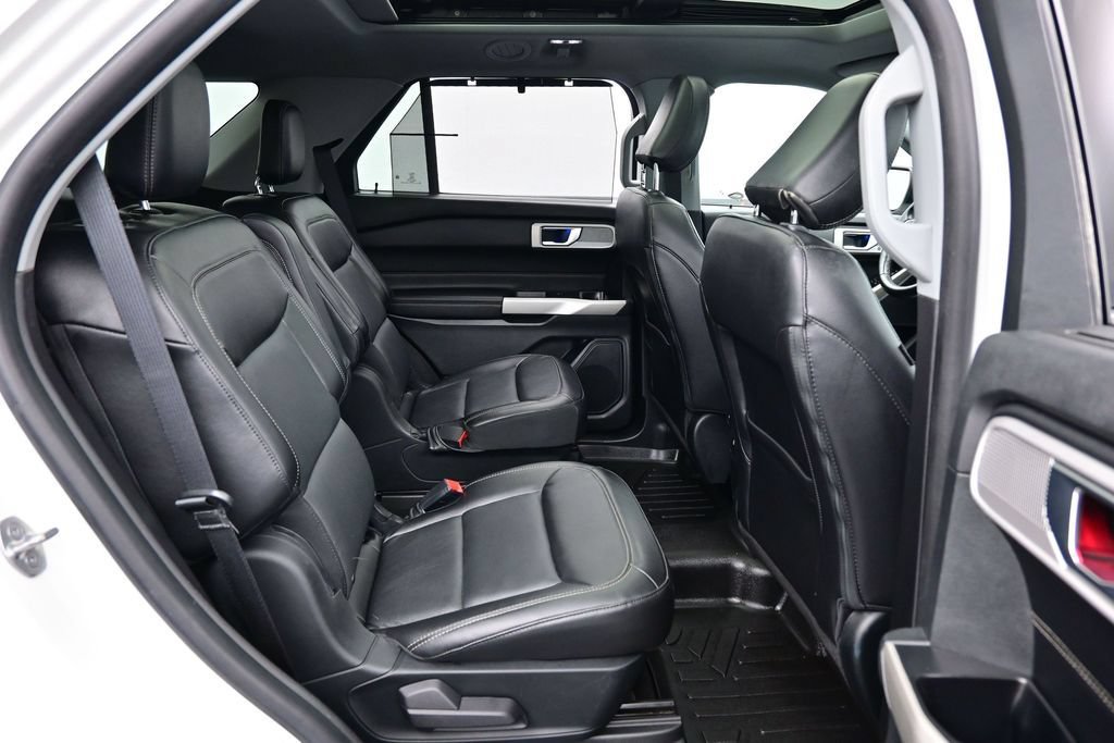 Used 2021 Ford Explorer Limited w/ Equipment Group 301A AWD/4WD image 34