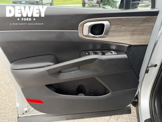 Used 2022 Kia Sorento EX w/ Panoramic Sunroof Package FWD image 10