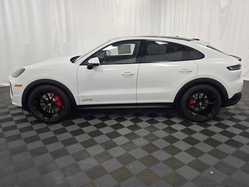 New 2026 Porsche Cayenne GTS image 2
