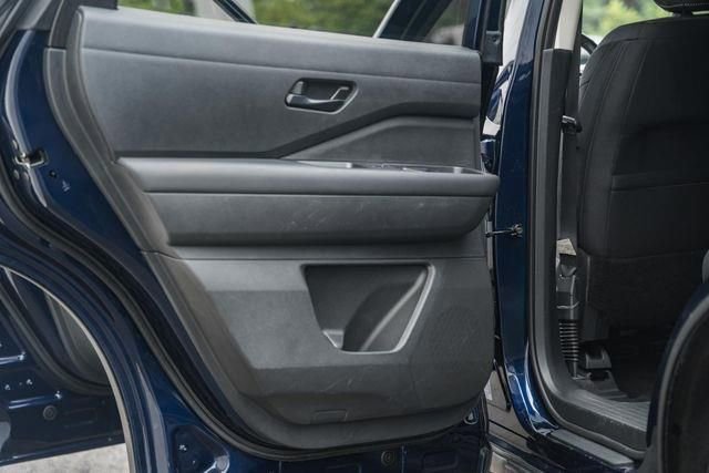 Used 2024 Nissan Pathfinder SV image 36