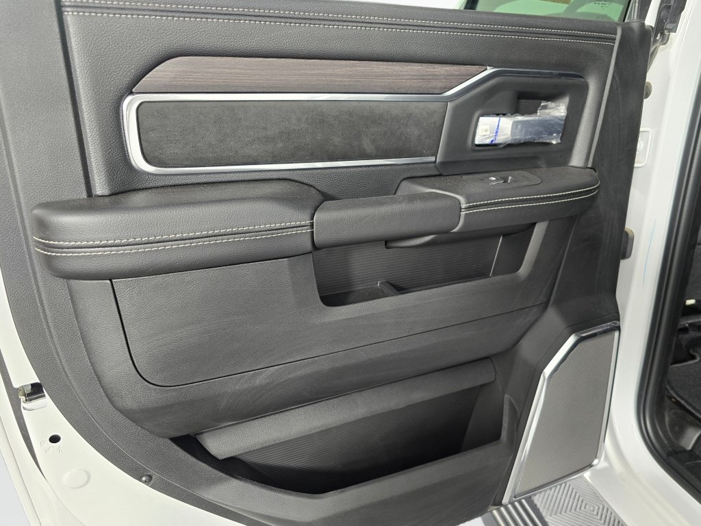 New 2026 RAM 2500 Laramie AWD/4WD image 36