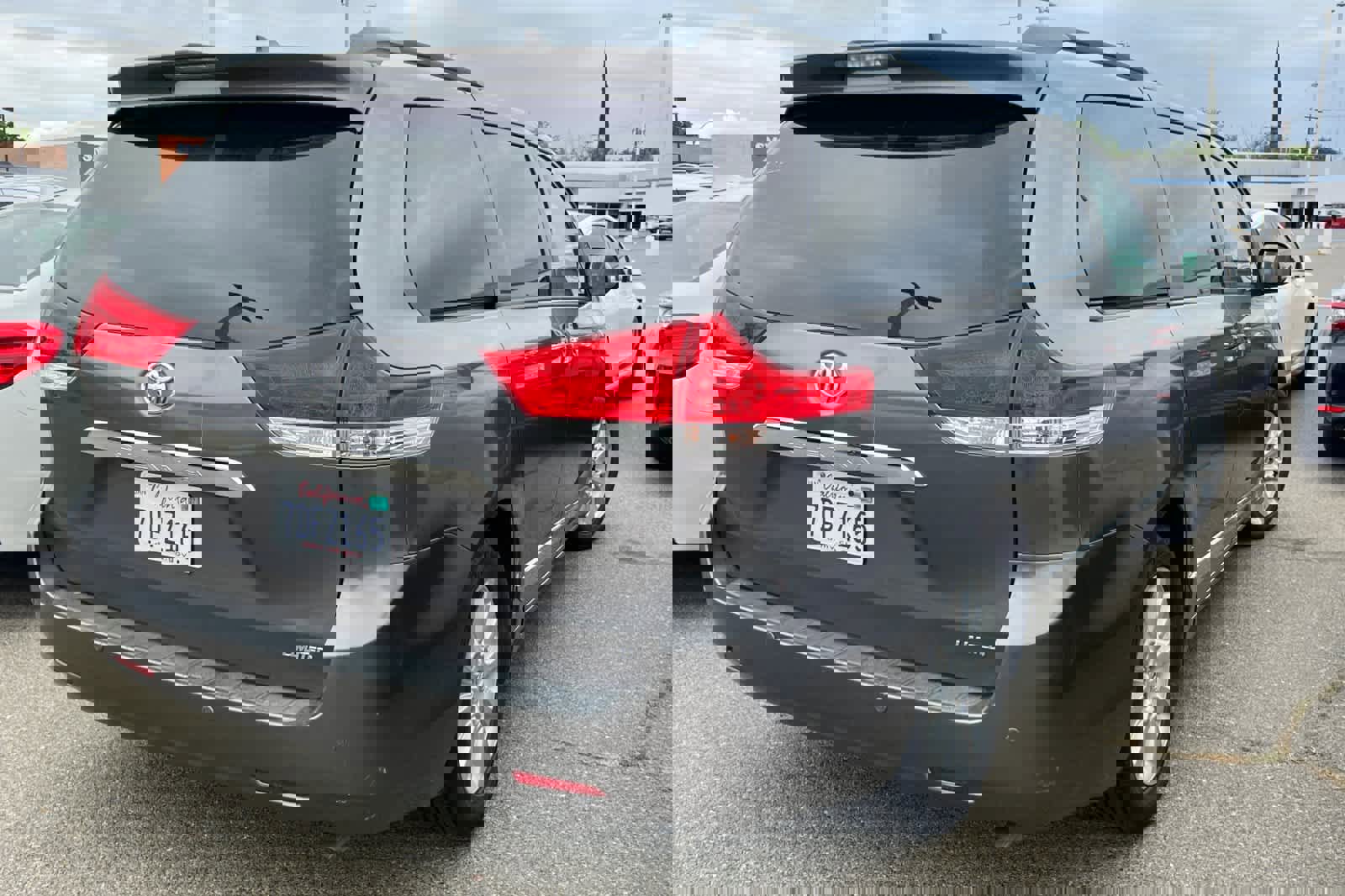 Used 2013 Toyota Sienna Limited w/ Premium Pkg image 4