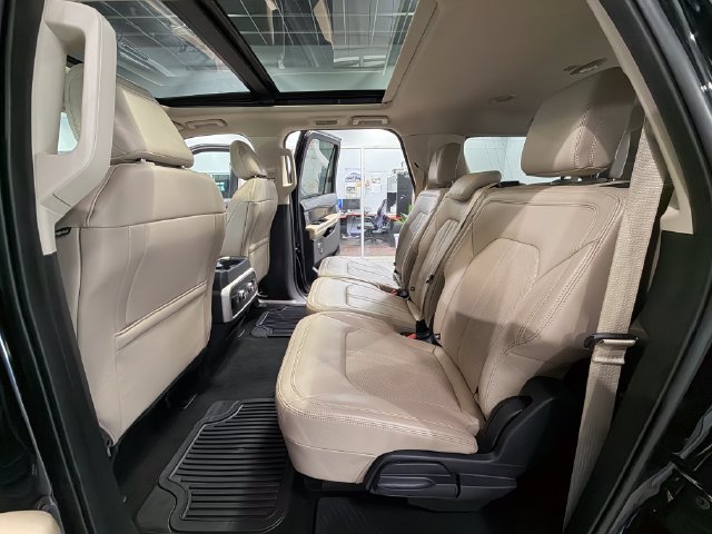 Used 2024 Ford Expedition Max Limited AWD/4WD image 12
