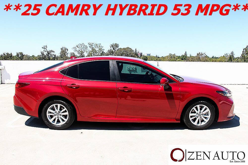 Used 2025 Toyota Camry LE w/ Convenience Package FWD image 5