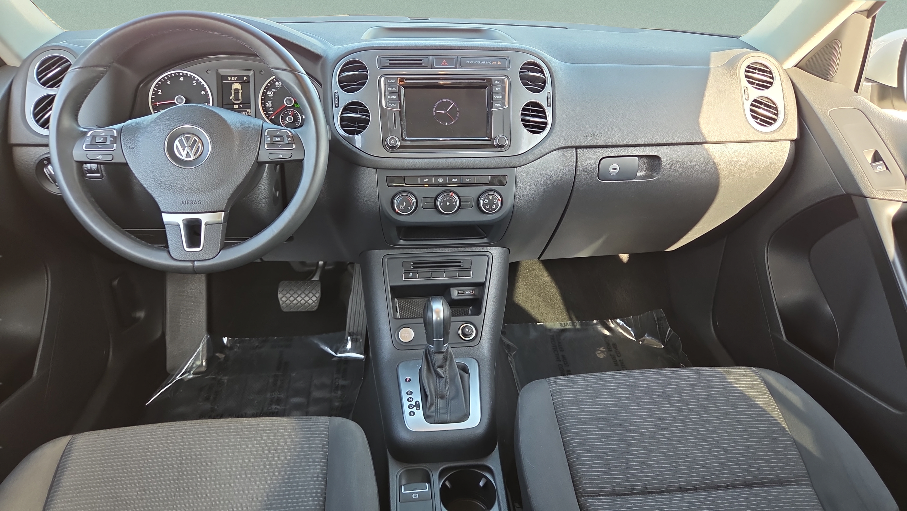 Used 2017 Volkswagen Tiguan S FWD image 13