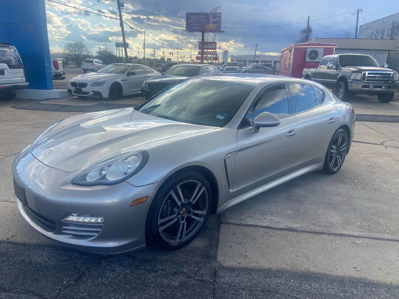 Used 2012 Porsche Panamera 4 image 2