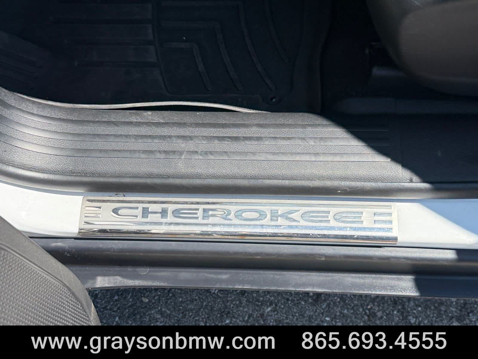 Used 2021 Jeep Cherokee Latitude Lux w/ Sun & Sound Group AWD/4WD image 16