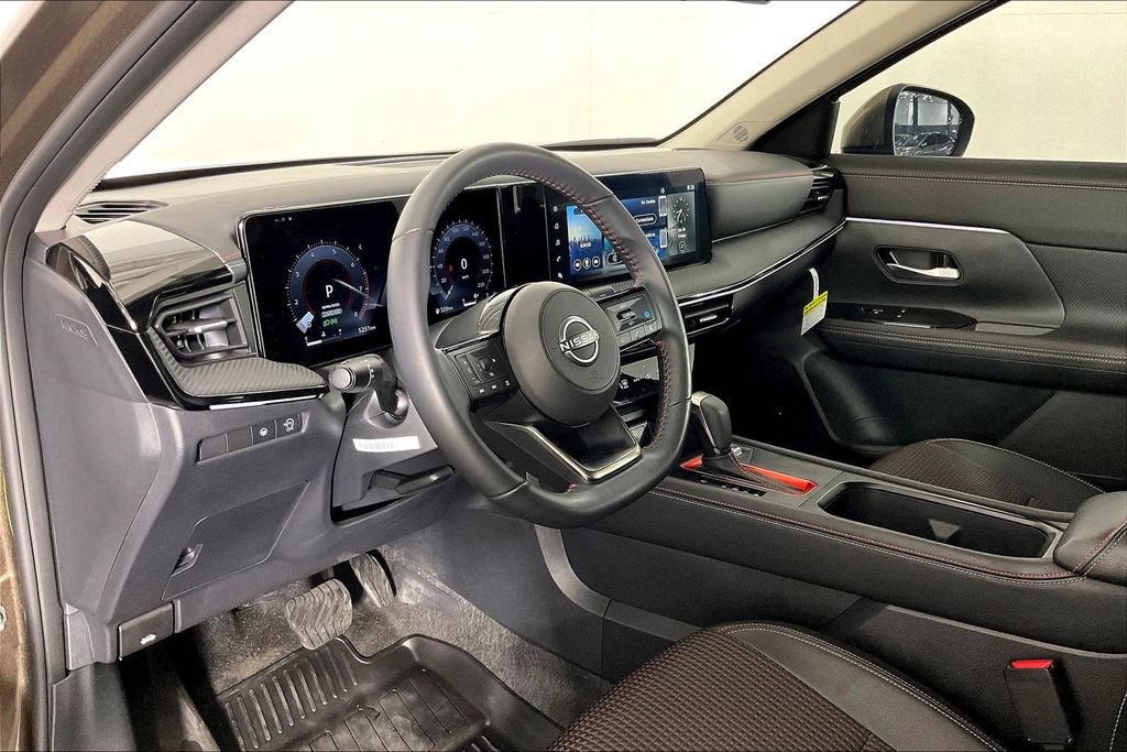 Certified 2025 Nissan Kicks SR FWD image 15