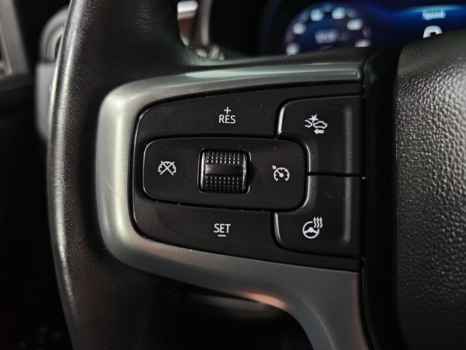 Used 2022 Chevrolet Tahoe Z71 w/ Luxury Package AWD/4WD image 32