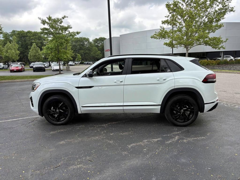Used 2025 Volkswagen Atlas Cross Sport SEL R-Line image 4