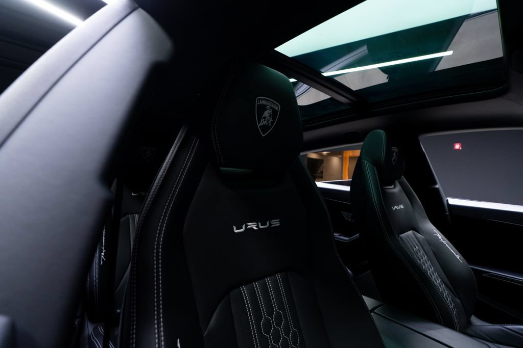 Used 2023 Lamborghini Urus Performante AWD/4WD image 48