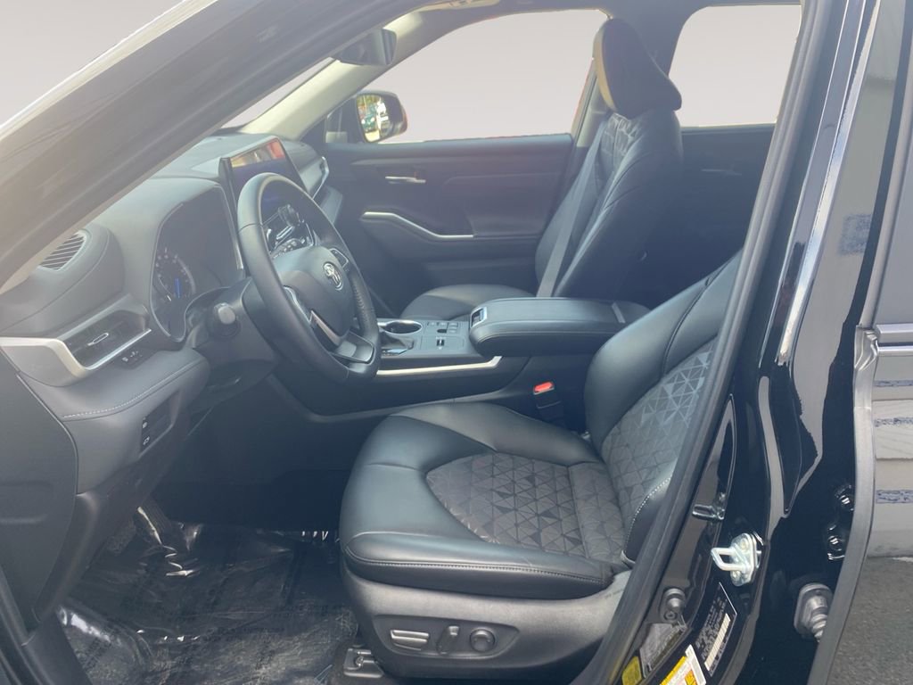 Used 2024 Toyota Highlander XLE image 9