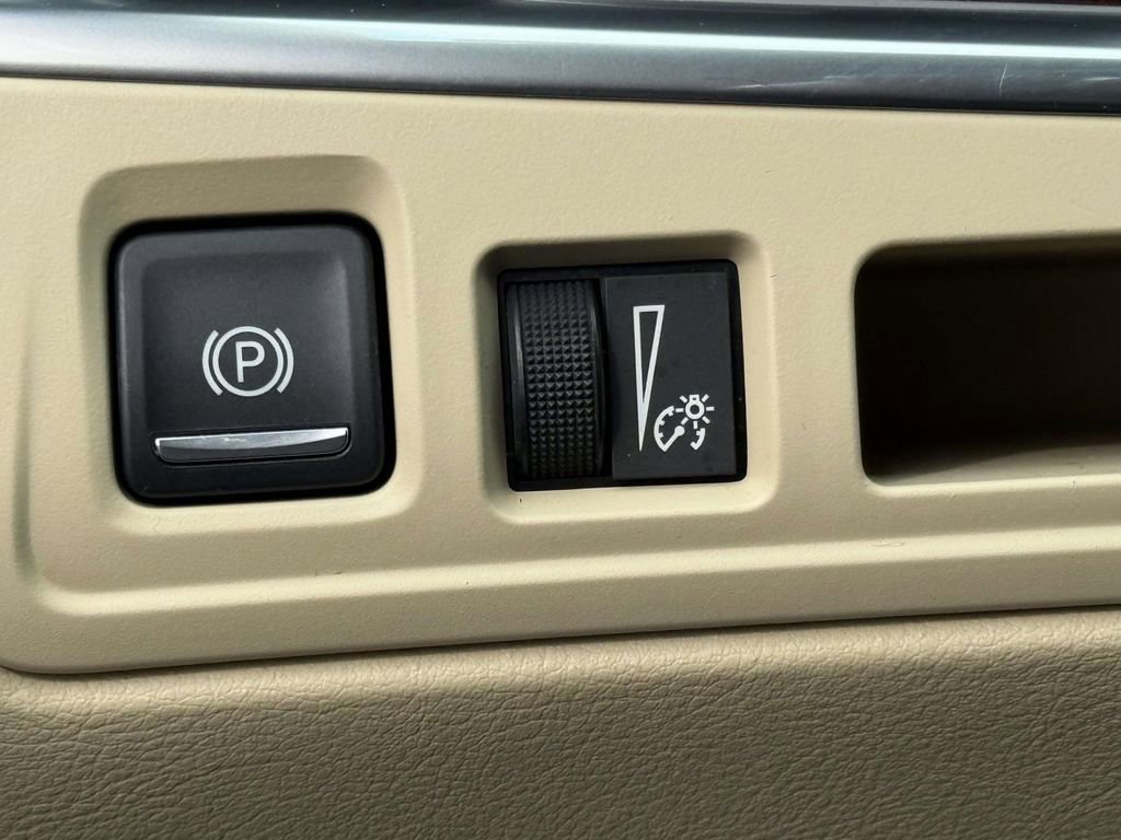 Used 2017 Cadillac XT5 Luxury w/ Driver Awareness Package image 29