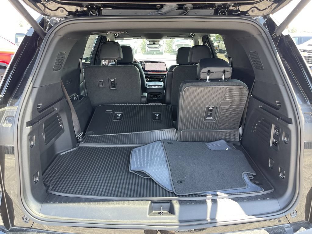 New 2026 Chevrolet Traverse RS w/ LPO, Floor Liner Package AWD/4WD image 24