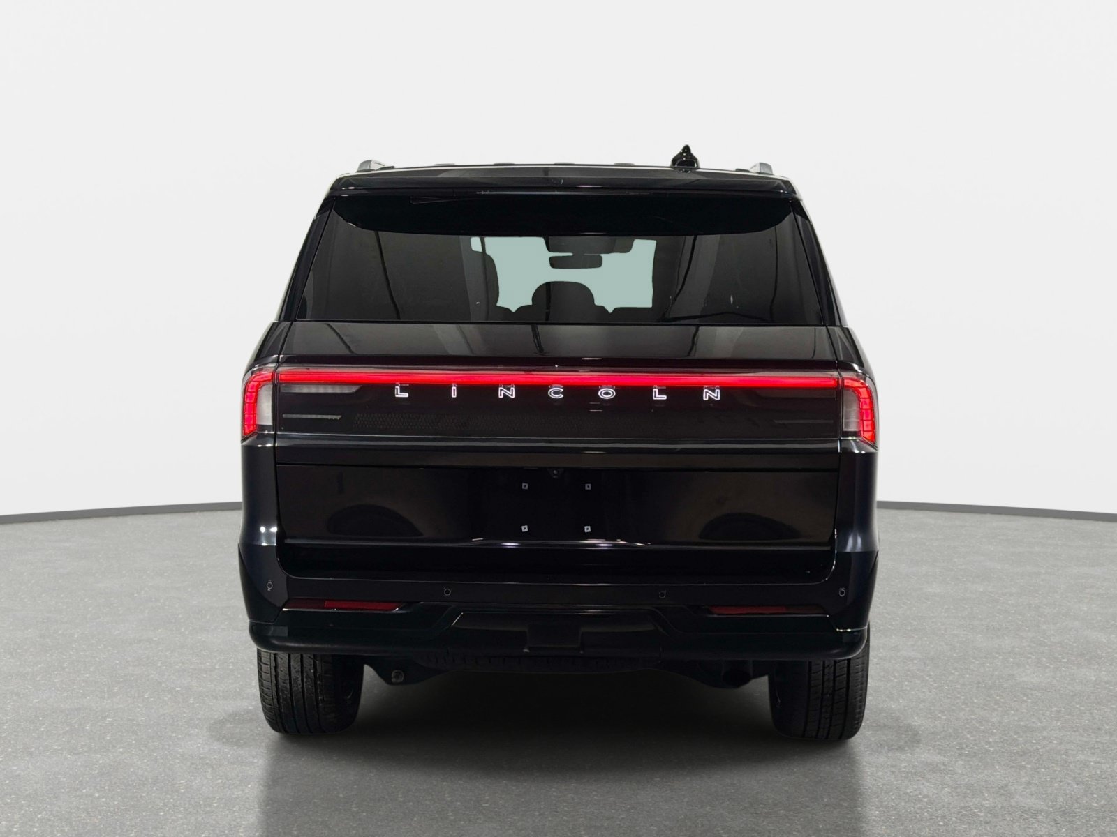 Used 2025 Lincoln Navigator Reserve AWD/4WD image 4
