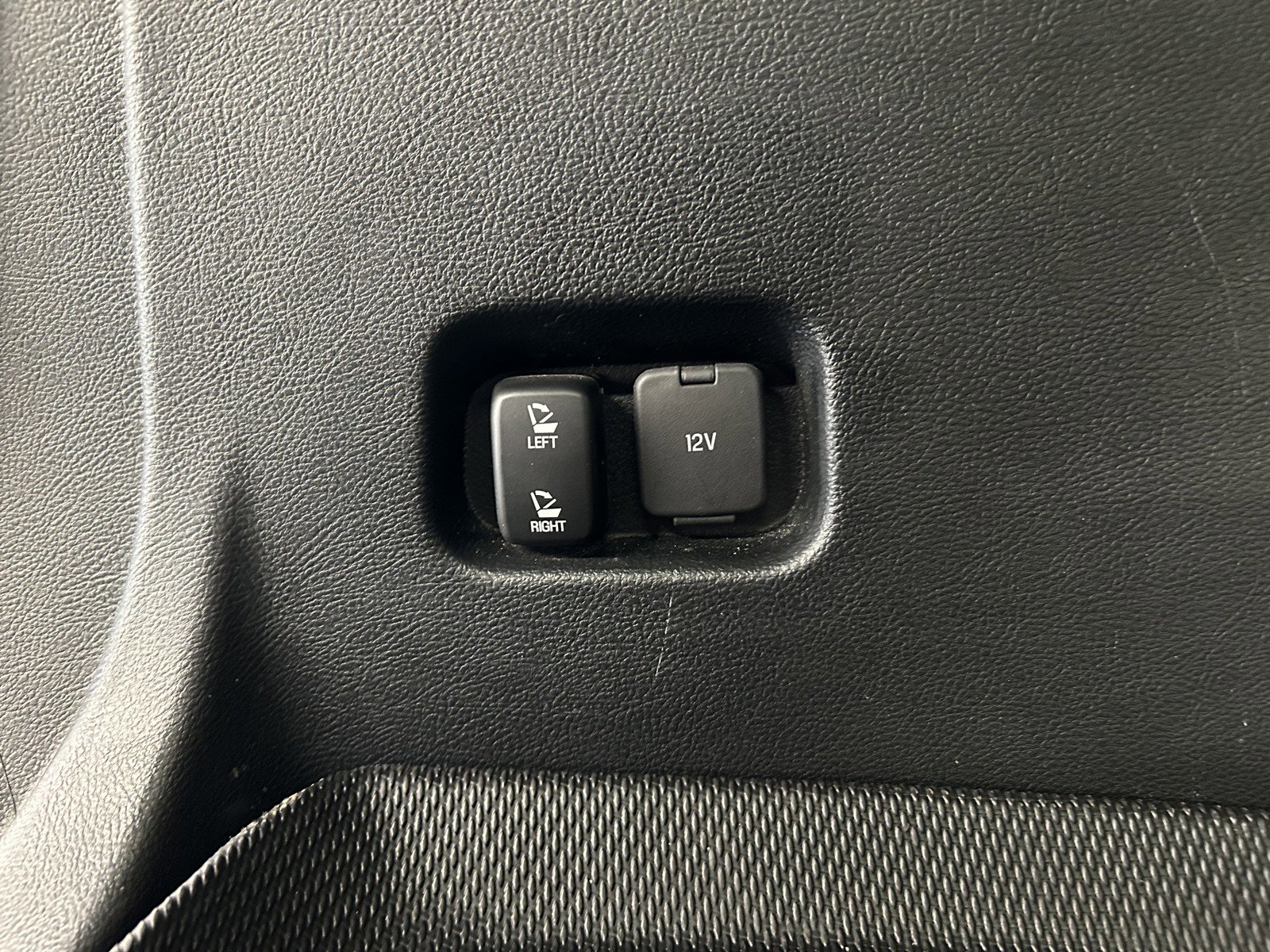 Used 2022 Ford Edge Titanium image 16