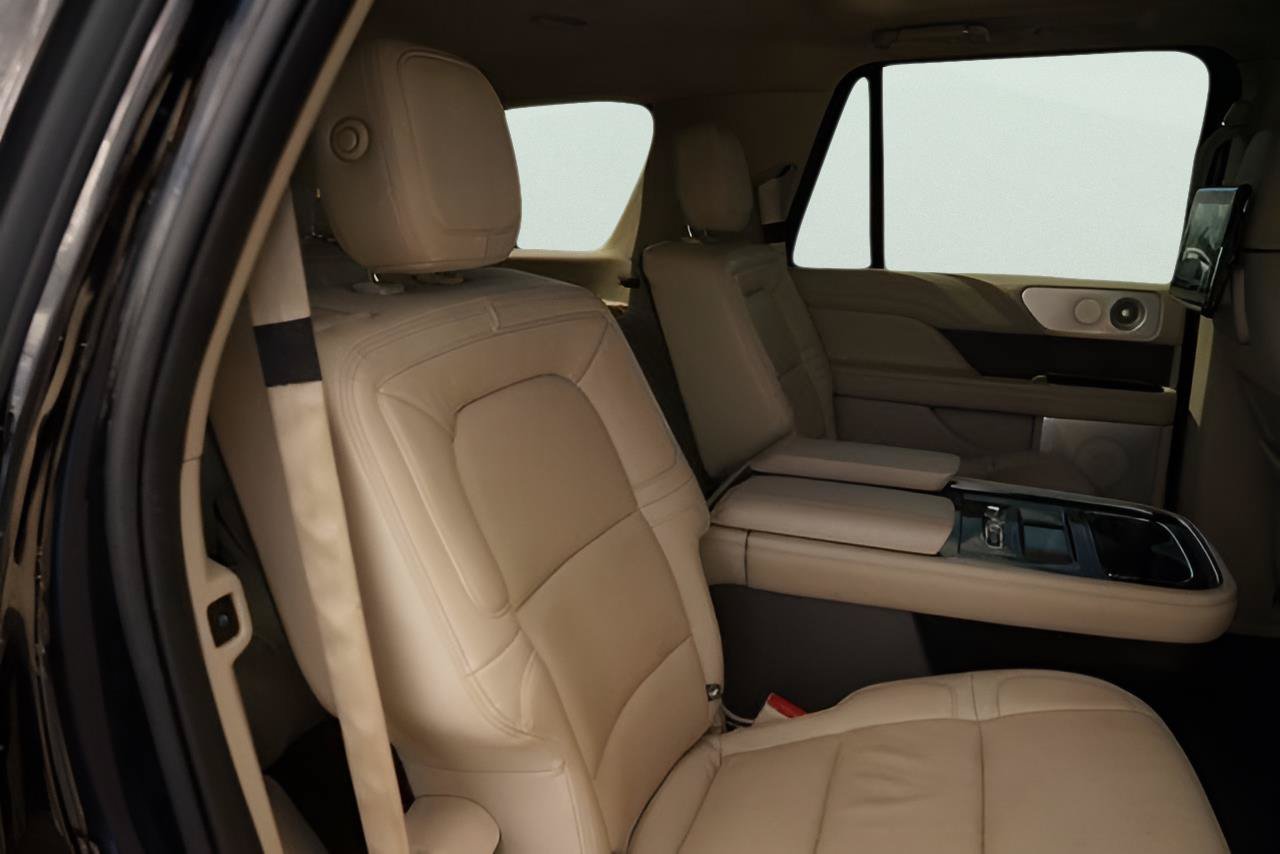 Used 2020 Lincoln Navigator L Reserve w/ Equipment Group 208A Reserve AWD/4WD image 19