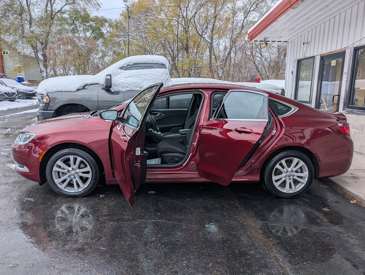 Used 2015 Chrysler 200 Limited w/ Convenience Group image 5