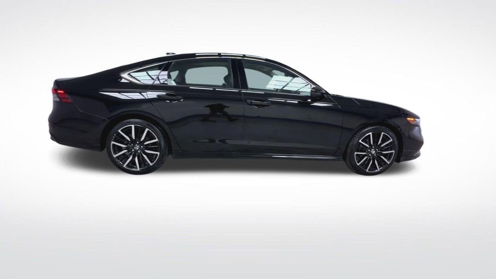 Used 2024 Honda Accord Touring image 9