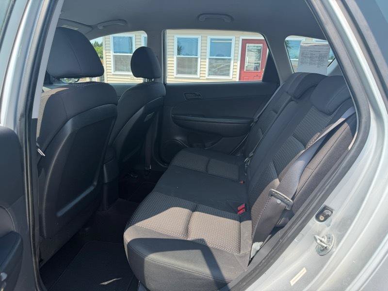 Used 2010 Hyundai Elantra GLS FWD image 4
